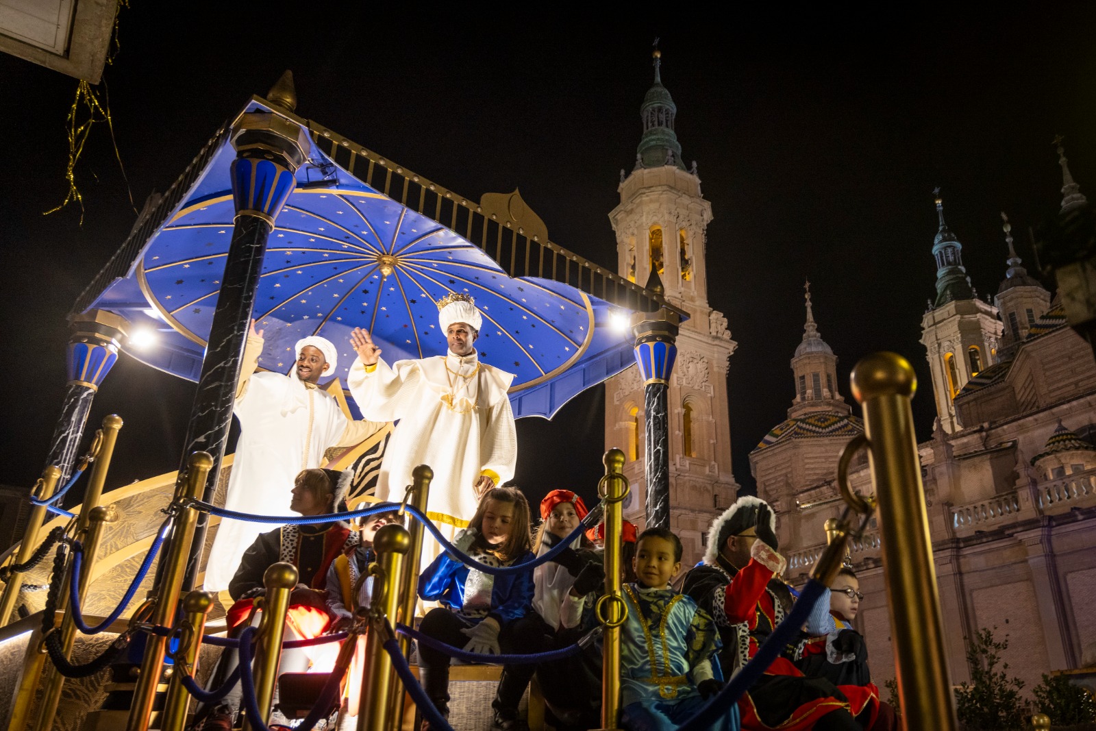 Zaragoza se llena de magia con la Cabalgata de los Reyes Magos este 5 de enero