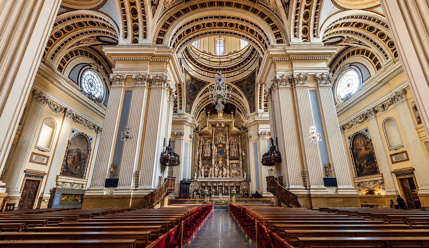 La Basílica del Pilar reafirma su dimensión internacional con la llegada de nuevos grupos de peregrinos